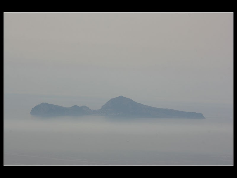 Isla de Capri desde el Vesubio