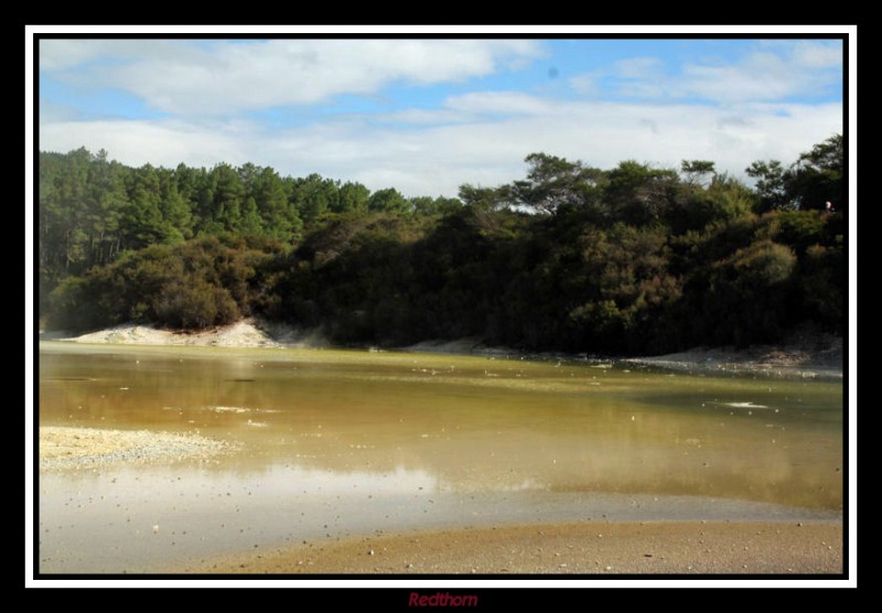 Laguna color pardo