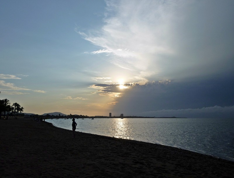 anochecer en playa honda