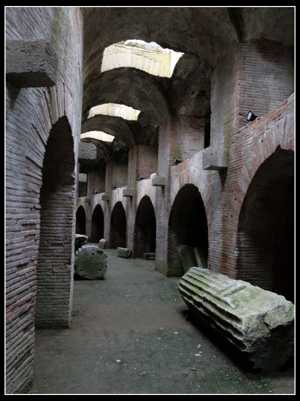 Bajo el anfiteatro de Pozzuoli II