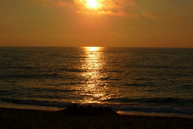 crepusculo sobre las olas