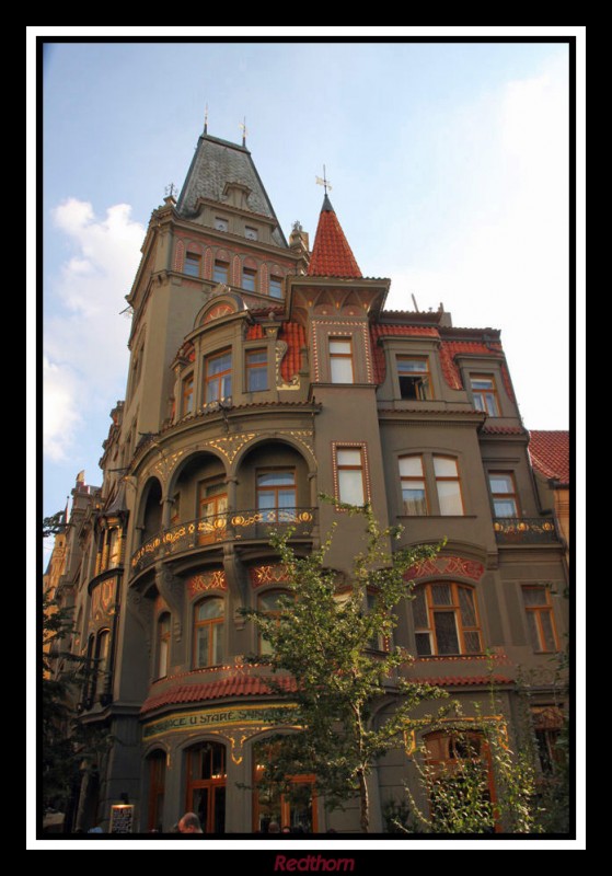 Elegante edificio en la calle Parizska