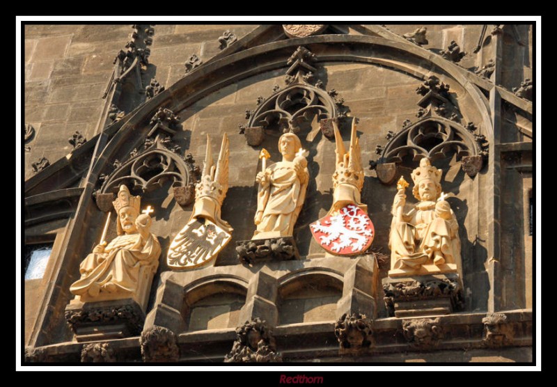 Relieve en  la torre del puente de la ciudad vieja