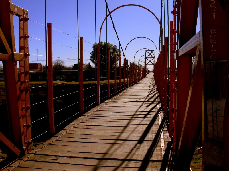 UN PUENTE HECHO DE HORAS