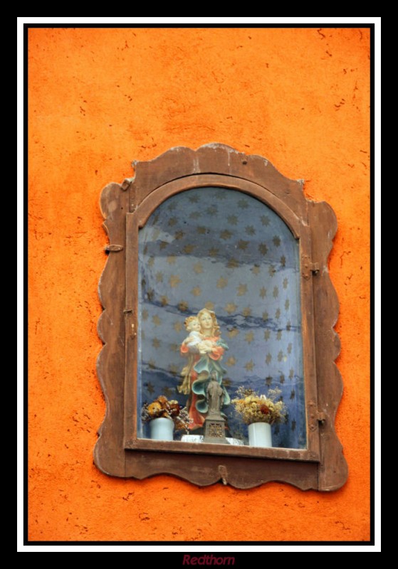 Hornacina con la Virgen y el Nio