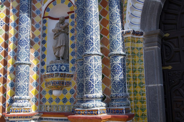 COLUMNAS CUBIERTAS DE MOSAICO