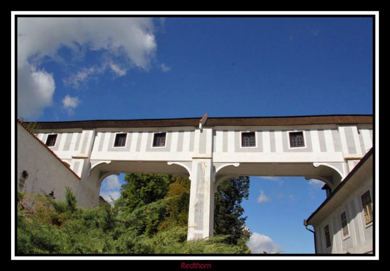 Pasarela del castillo contra el cielo