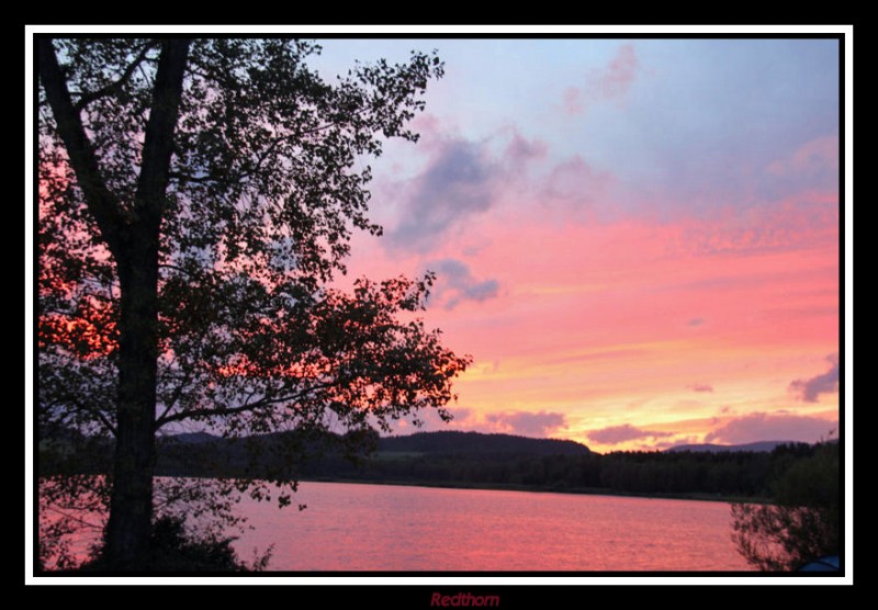 Entre rosa y azul, el lago de Olsina