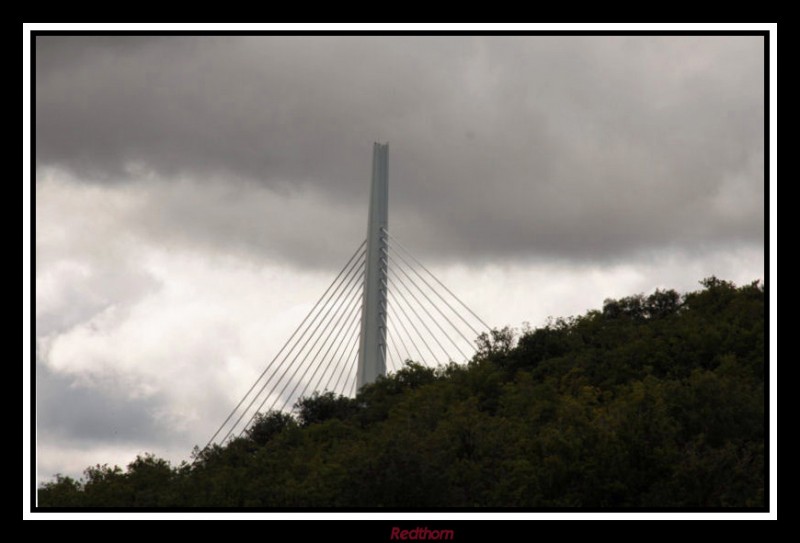 Una de las torres del puente de Millau