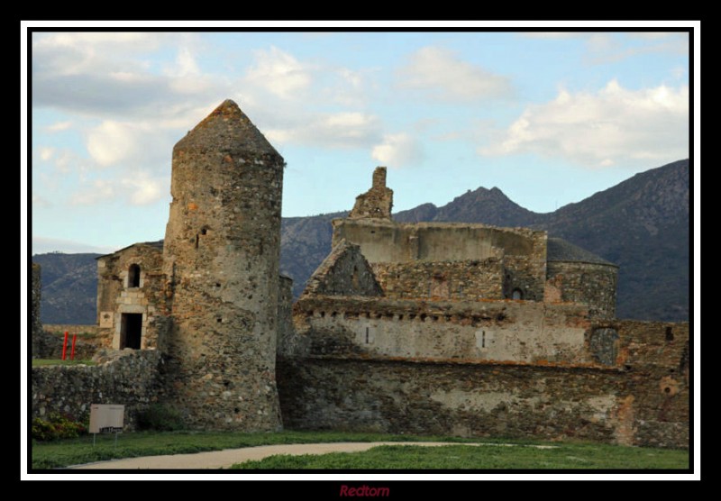 Monasterio de Roses con su torre