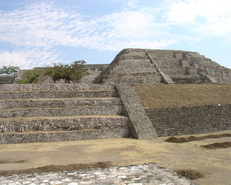 PIRAMIDE EN XOCHICALCO 1