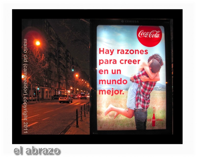 EL ABRAZO (Hay razones para creer en un mundo mejor). Publicidad de Coca-Cola.