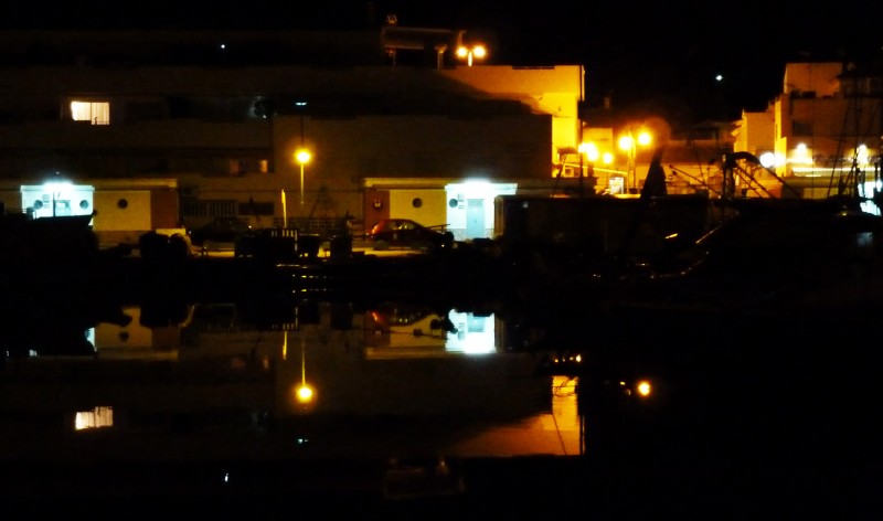 Puerto en la noche 46
