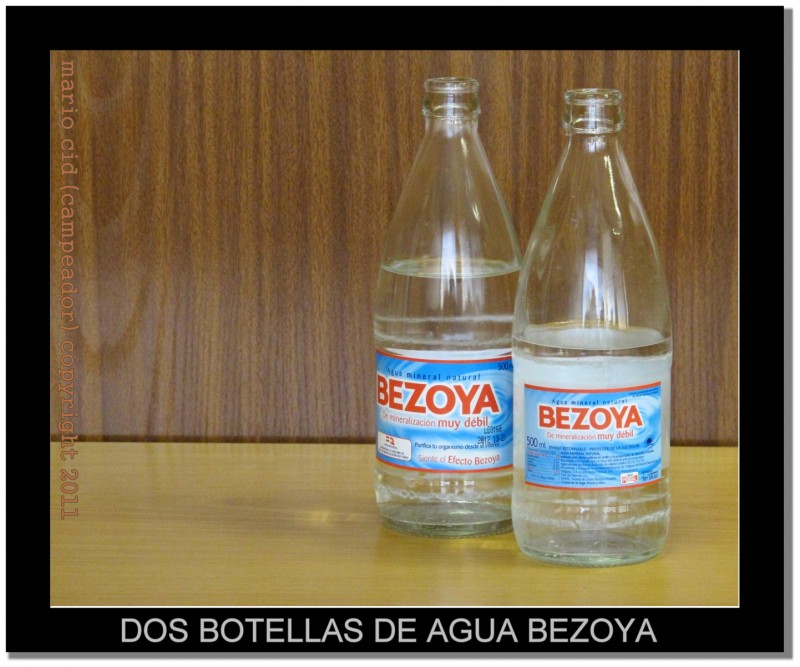 Dos botellas de agua Bezoya
