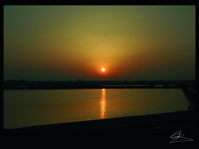 Cae la tarde en las salinas