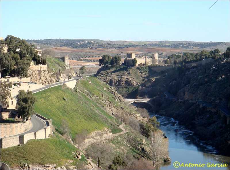 Vista del Rio Tajo y Puentes