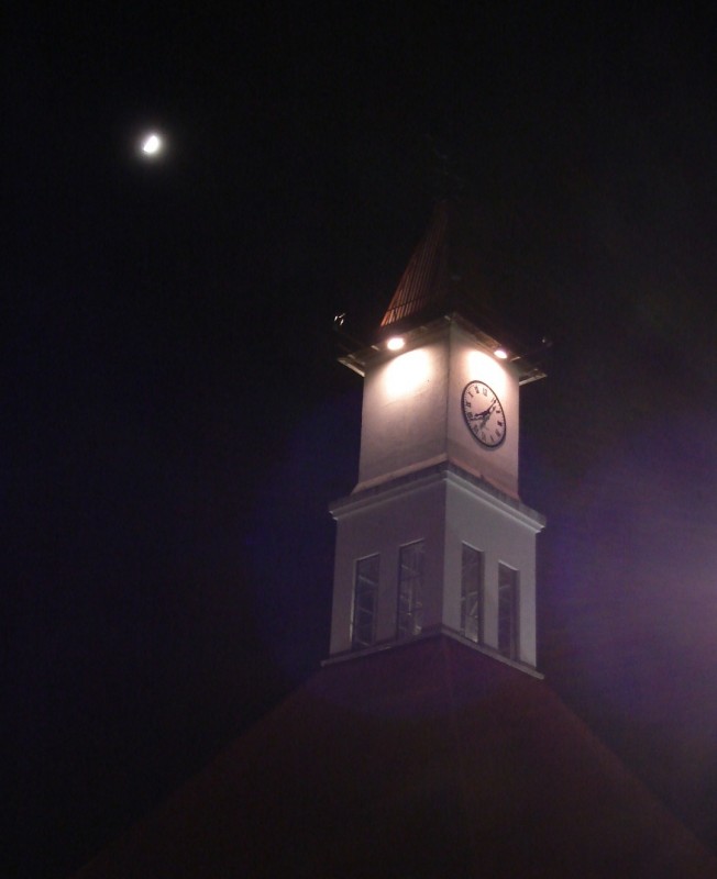 la luna a las 20:10