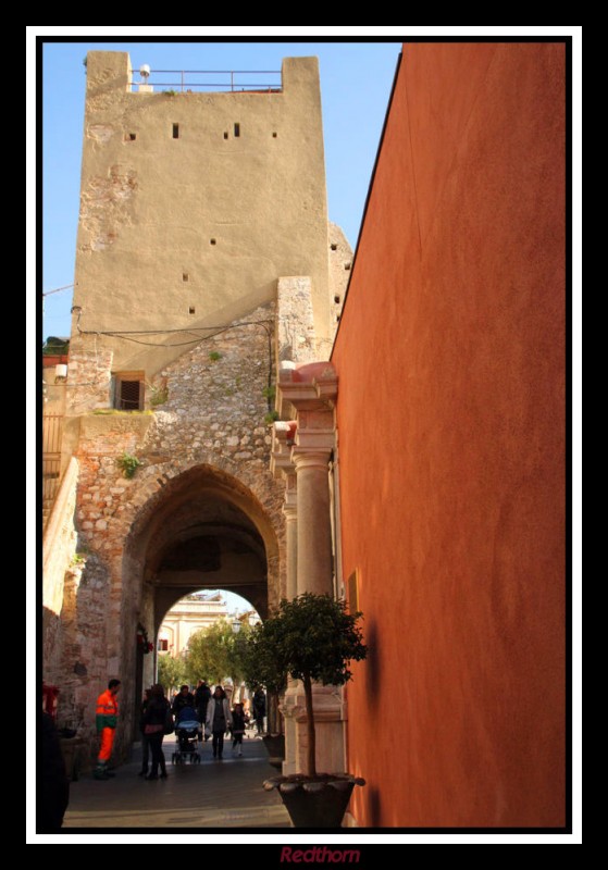 Torre de la muralla con pasadizo