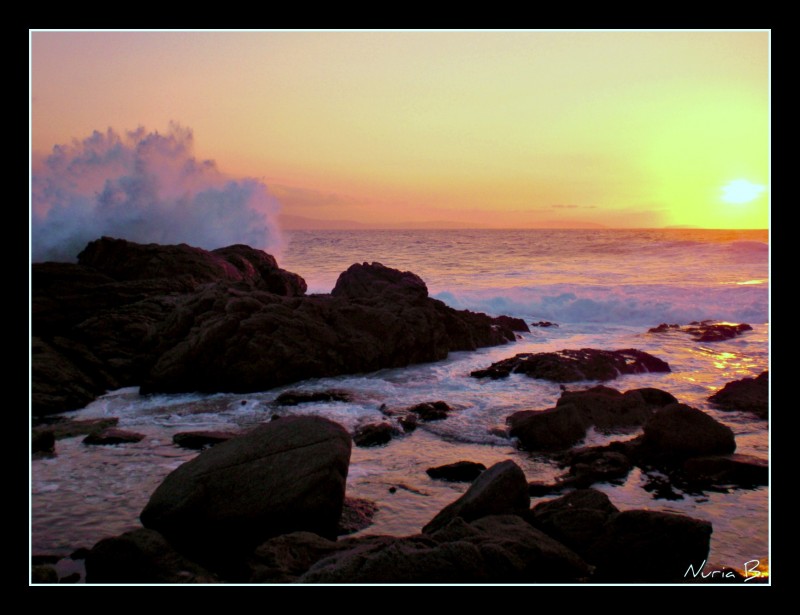 Rompiendo al atardecer.