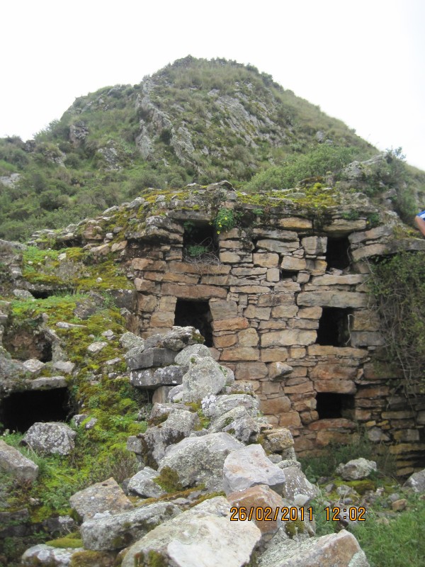 CONSTRUCCIONES ARQUITECTNICAS DE LA CIUDADELA DE CARIHUAN SANTA CRUZ DE ANDAMARCA