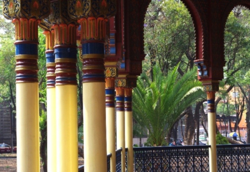 COLUMNAS DEL KIOSCO