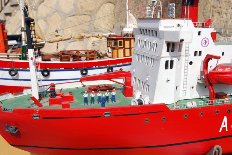 miniaturas de barcos