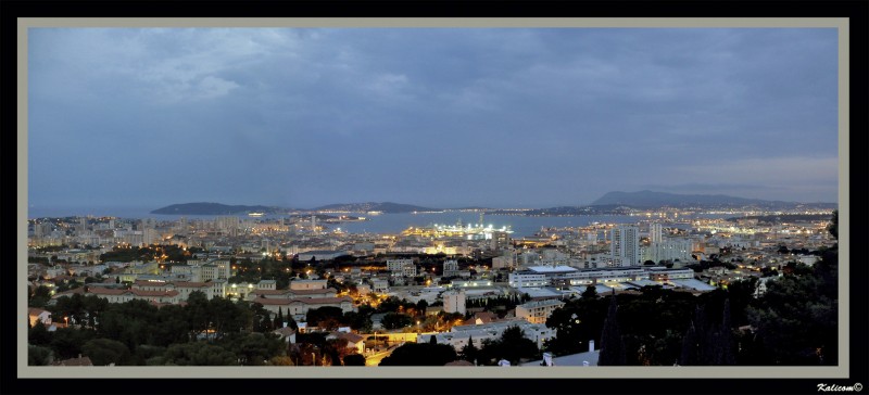 Cae la noche sobre Toulon