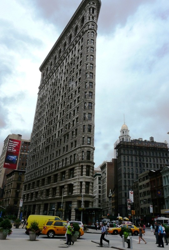 Edificio FLATIRON en un dia nublado