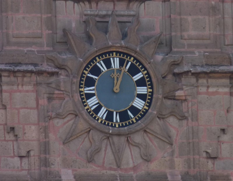 RELOJ DE LA BIBLIOTECA