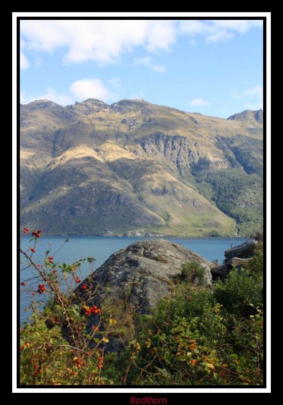 Las altas montaas que rodean el lago Wakatipu