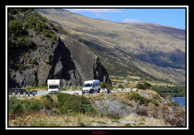 Autocaravanas al borde del lago