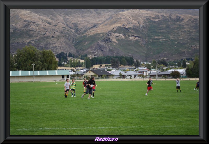 Jugando al rugby bajo un paisaje espectacular
