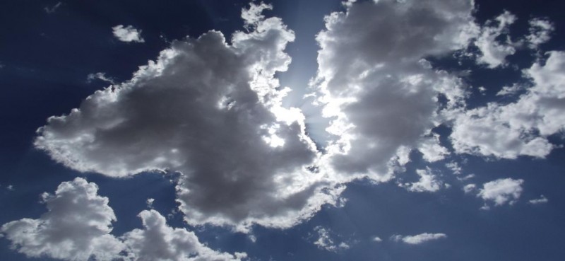 Una esponjosa foto, con una peculiar nube en el cielo de Ruidera.