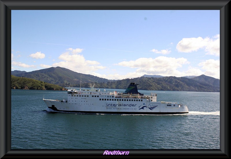 Nos cruzamos con el ferry que hace la ruta inversa