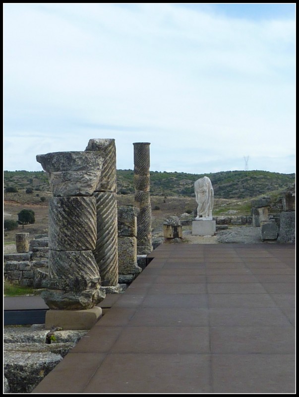 COLUMNAS ROMANAS Y ESCULTURA