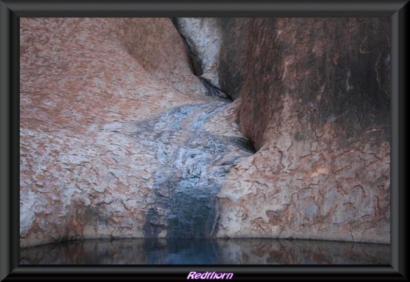 Un estanque entre las rocas