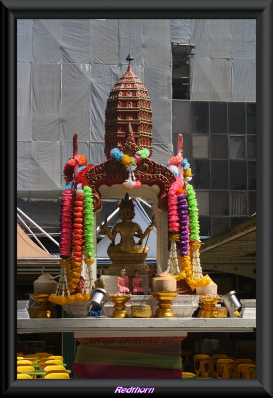 Pequeo altar hind en plena calle