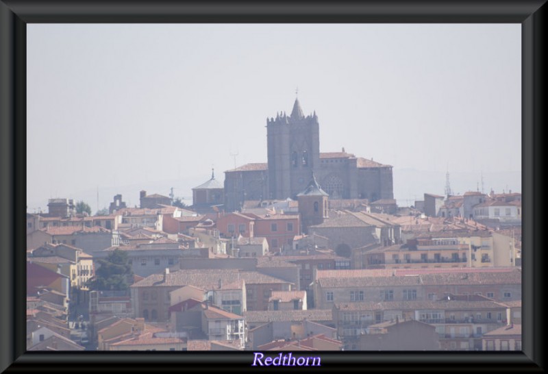 La Catedral de Avila con neblina