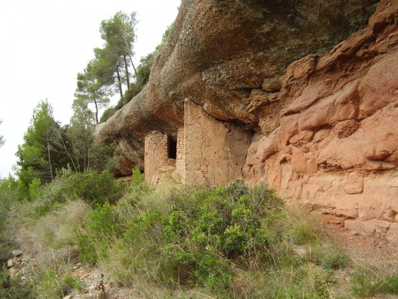 TINES DE LES BAUMES ROGES. 