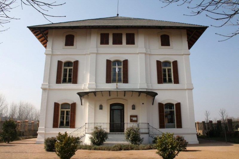 CASA DE LAMO DE LA COLONIA RUSIOL. MANLLEU. OSONA. CATALUNYA. RESTAURANT CAU FALUGA