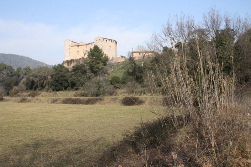 CASTELL DE SENTMENAT I ERMITA DE SANT JAUME. VALLS OCCIDENTAL. CATALUNYA