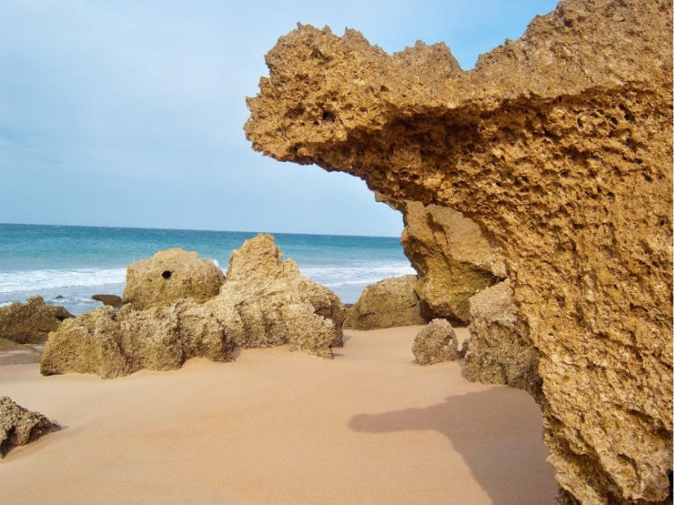 Playa acantilada