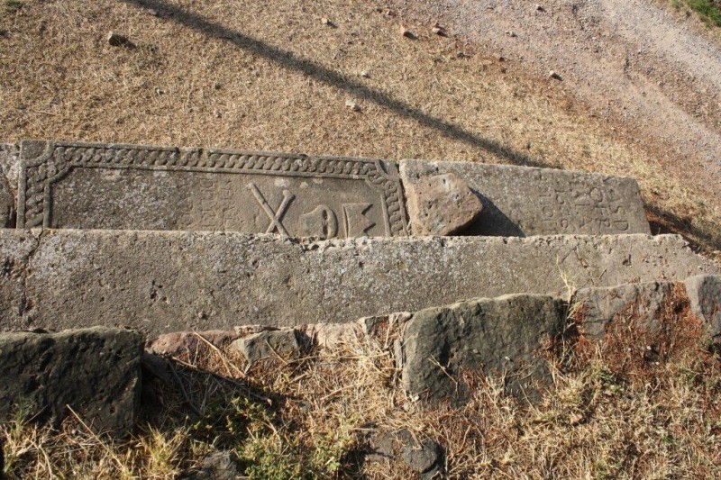 BANC FET AMB MATERIAL DE LANTIC FOSSAR DE SANTA MARIA DE CORNET