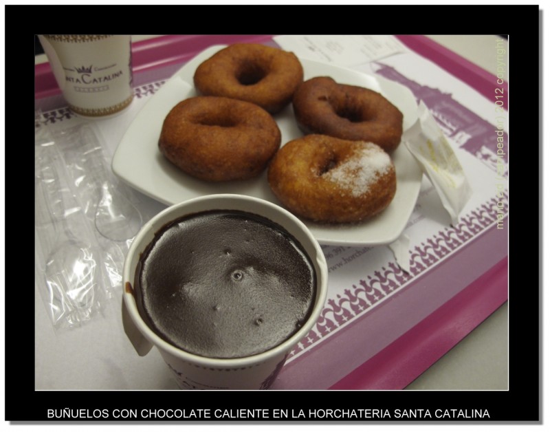 Buuelos con chocolate caliente en la Horchatera Santa Catalina. Fotgrafo: Campeador.