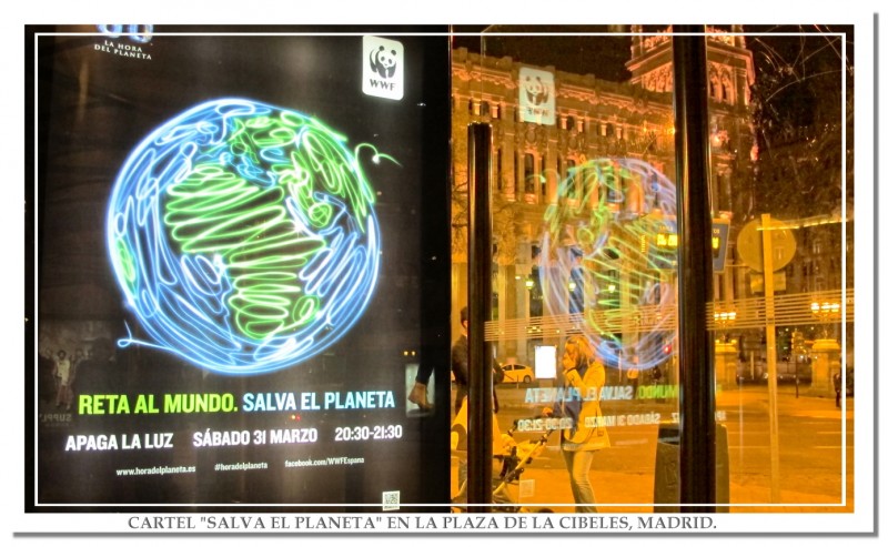 Cartel SALVA EL PLANETA en la Plaza de la Cibeles, Madrid. Fotografa: Campeador.