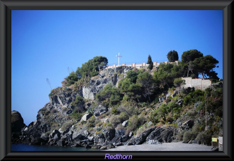 Promontorio al borde del mar