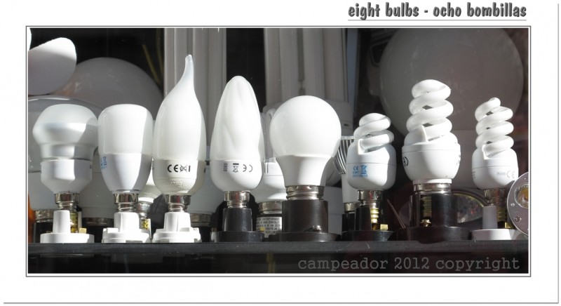 EIGHT BULBS - OCHO BOMBILLAS. Fotografa: Campeador.