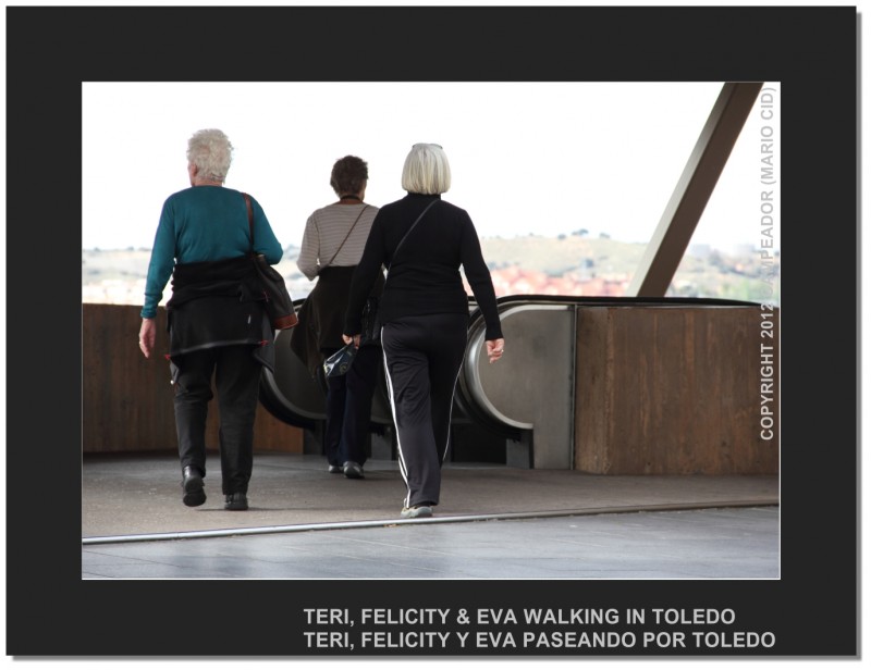 Teri, Felicity & Eva paseando por Toledo. Fotografa: Campeador.