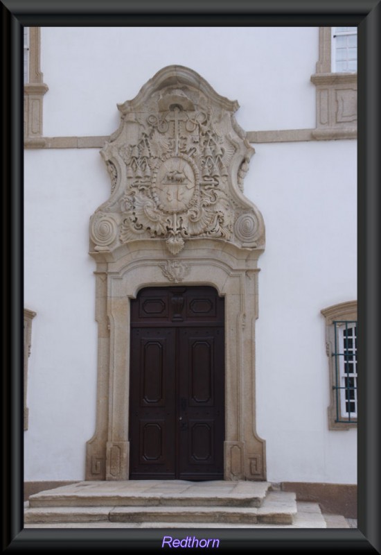 Entrada a la residencia episcopal