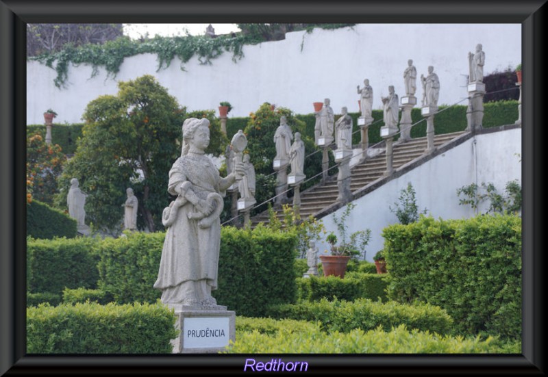 Agunas estatuas del Jardn del Obispo